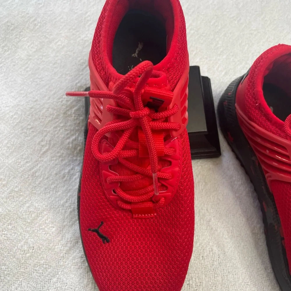 Puma Red and Black Athletic Shoes~Men’s Sz 9 Running ~‎ Training Shoes